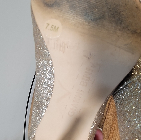 Gianni Bini Platinum Collection Sparkly Gold Stiletto Heels Size 7.5 - Picture 15 of 17